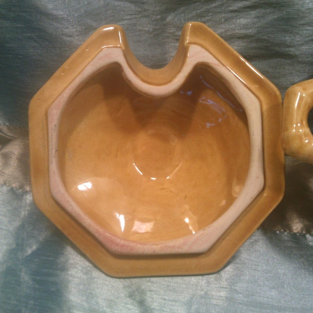 Vintage Golden Yellow Soup Tureen With Ladlle ( Marked Calif USA 410 ) - Picture 6 of 10